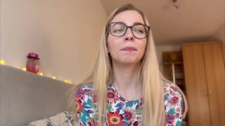 2 ways to recognize a real-life dominatrix 👠