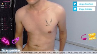 Joven latino Diego Diaz latinboy se masturba solo en su cuarto mientras otros lo ven voyeristas