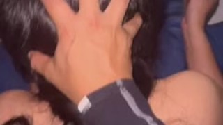 Ahijada me complace chupando consolador mientras le doy con todo por el culo