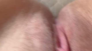 Throbbing clit needs to cum💦💦