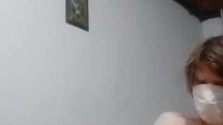 me masturbo y tengo un orgasmo mientras veo un video porno - 2