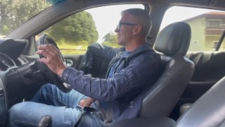 Punheta enquanto viajava com muito tesão