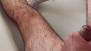 Wank in bathtub and Thick Cum