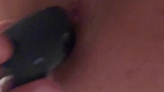 Mec seul se fait plaisir avec son jouet anal