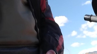 DICK FLASH Saco mi polla frente a una joven y se queda a ver como me masturbo