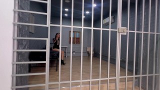 A esta puta latina le encantan los policias, me seduce y monta mi dura verga - Tommy X