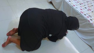 Stepmom Stuck under Bed & Show Her Big Arab Muslim Ass To Get Anal Fucked From saudi Kafeel