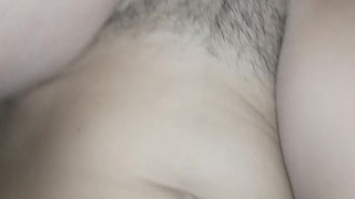 Abriendo el coño a mi vecina