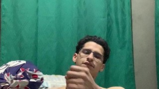 Masturbandome termino encima