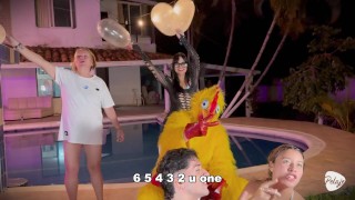 Frisby's chicken organizes fight between ALIX VLOGS and LARA ROSS to see who will fuck his fat cock