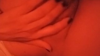 Aburrida y muy caliente.... Latina caliente se masturba