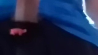 twink se masturba la polla de 7 pulgadas