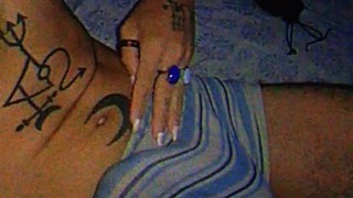 Masturbando meu pirocão de 21cm até esguichar bastante leite