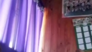 Me visto de chica cuando mi padre no está para correrme