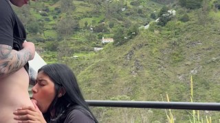 Joven pareja se graba teniendo sexo en un parque publico de Medellin ( CASI NOS PILLAN )