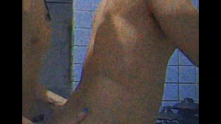 Comendo o cuzinho do meu papai enquanto ele corta verduras na cozinha