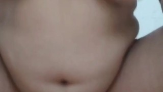 Montada Brincando en esta rica verga