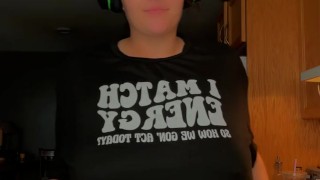 Flashing titties👀