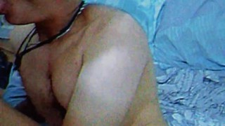Ensinando meu femboy submisso como que se chupa uma rola