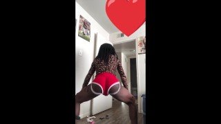 👋🏽Black American sexy sissy boyy giving you a special lapdance.
