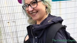 Me corro en la cara de mi Ex después de una mamada pública y hace un Cumwalk en Leidseplein, Ámsterdam