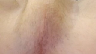 Je chauffe mon cul avant d'aller baiser