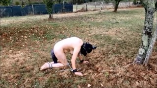 VOST engl - Animalisation 4 dans le jardin pour cette femelle inférieure nue.