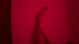 video corto de los pies sensuales en la pared 🫦❤️‍🔥 short video of sensual feet on the wall 🫦❤️‍