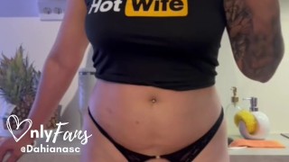 Haciendo travesuras en la cocina 😈