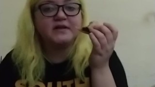 Amputee eats burger