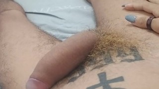 Brincando com meu pau grande, enquanto ele ainda não fica duro
