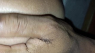 Le dejo abierto el culo a colombiana y le digo que saque la leche